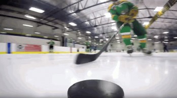 Une vue Go Pro depuis... un puck de hockey