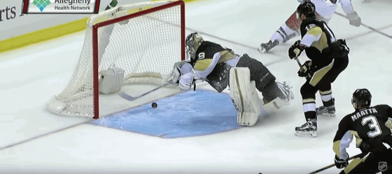 Joli réflexe de Marc-Andre-Fleury