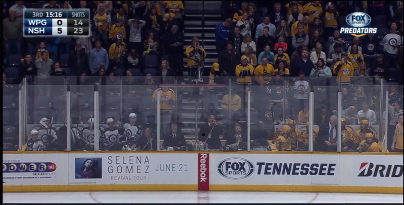 Le banc des joueurs ? Non, celui des pénalités