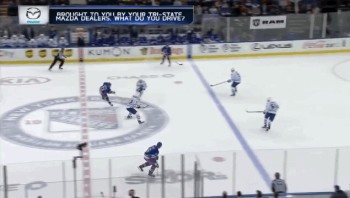 A voir : Derek Stepan marque du centre de la glace