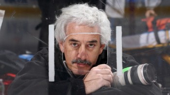 Le Wayne Gretzky des photographes de hockey
