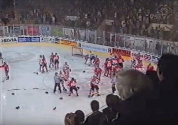 Il y a 20 ans, l'arbitre infligeait 276 minutes de pénalité lors du match Rapperswil - Lausanne