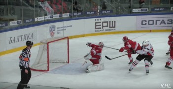 Bel arrêt réflexe en KHL