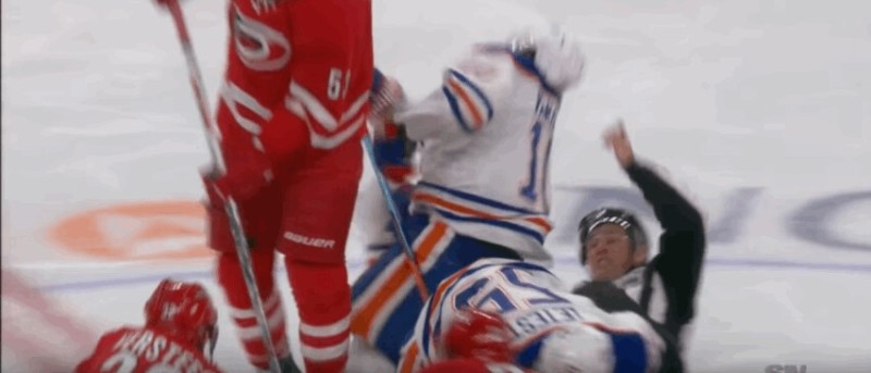 Nail Yakupov blessé par... un juge de ligne