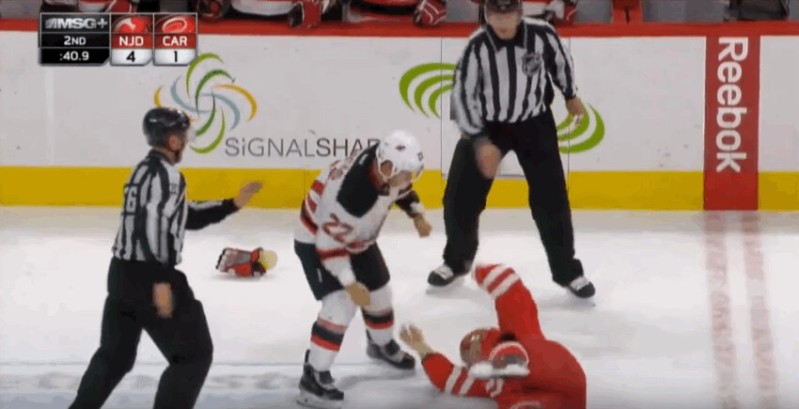 Jordin Tootoo met KO Brad Malone