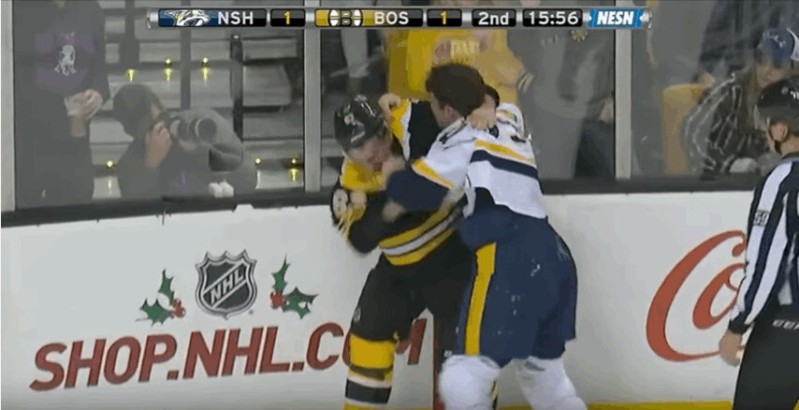 A voir : Roman Josi s'offre son premier combat en NHL, face Brad Marchand
