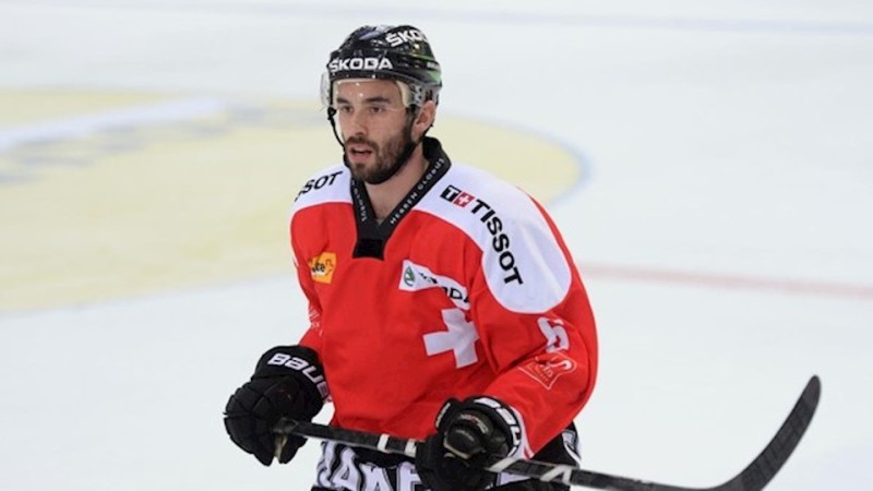 Tim Ramholt portera bien les couleurs de Kloten, Denis Hollenstein et Patrick Obrist prolongés