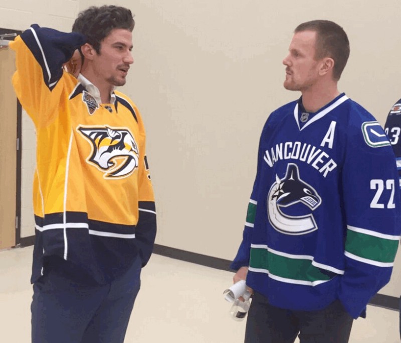 Pour le plaisir : le magnifique dribble de Roman Josi sur Duncan Keith suivi d'un assist parfait