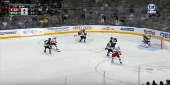 Deux superbes buts décentrés de Jeff Skinner et Teuvo Teravainen