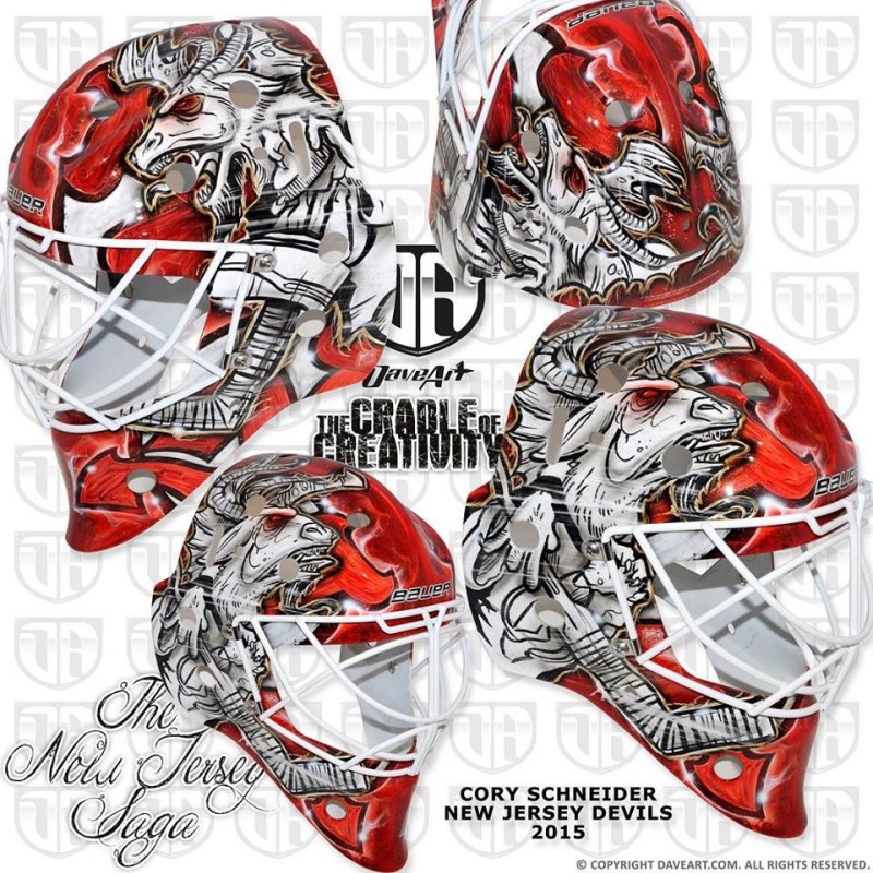 Le nouveau masque de Cory Schneider