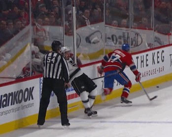 Drew Doughty manque son check sur Max Pacioretty