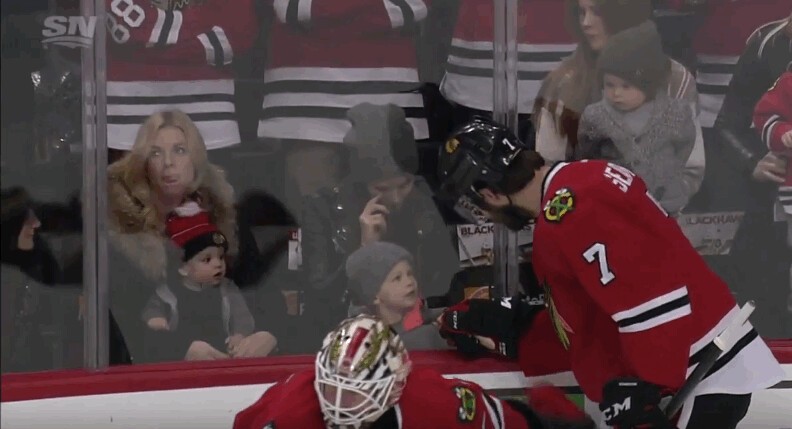 Joli geste de Brent Seabrook