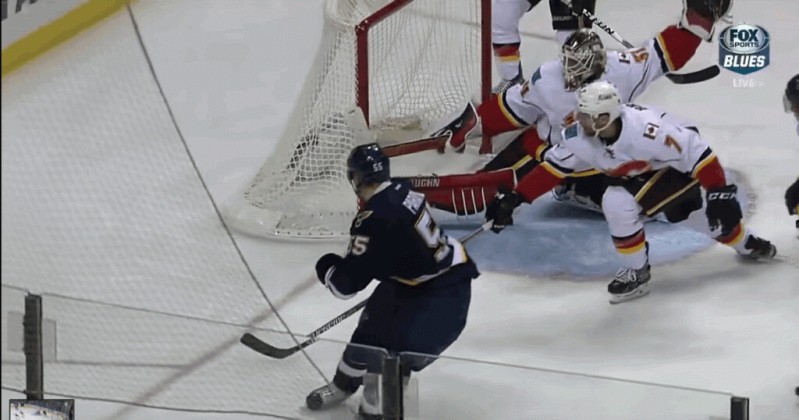 Un bien joli but de Colton Parayko