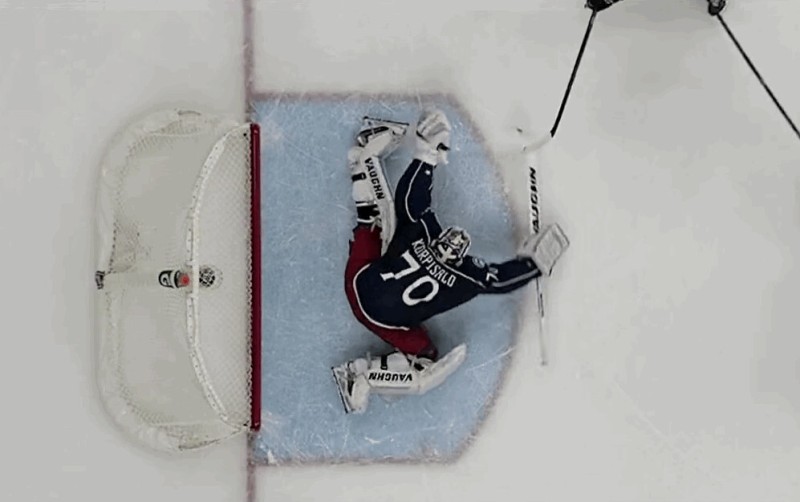 Tout un arrêt de Joonas Korpisalo face à Jakub Voracek