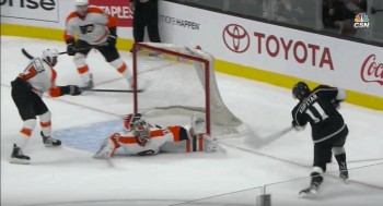 Bel arrêt de Michal Neuvirth face à Anze Kopitar