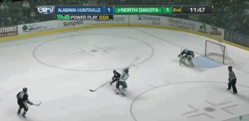 Une feinte originale pour un magnifique but en NCAA