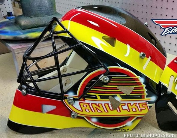 Superbe masque rétro pour Ryan Miller