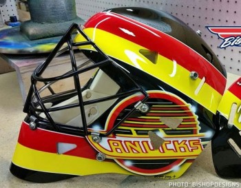Superbe masque rétro pour Ryan Miller