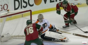 A voir : les Flyers offrent un but tout fait à Zach Parise