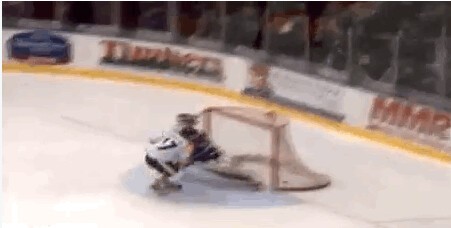 Un bien joli penalty de Travis Konecny