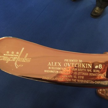 Une canne en or pour célébrer le 500ème goal d'Alex Ovechkin