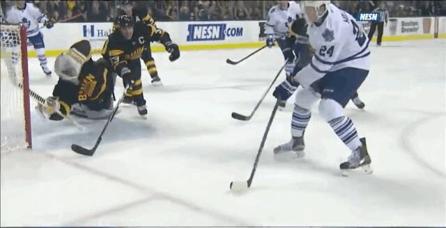 Un bien bel arrêt de Tuukka Rask