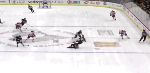 A voir : un arbitre blesse un joueur de Pittsburgh