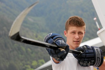 Suspension d'un match et ouverture d'une procédure contre Enzo Corvi