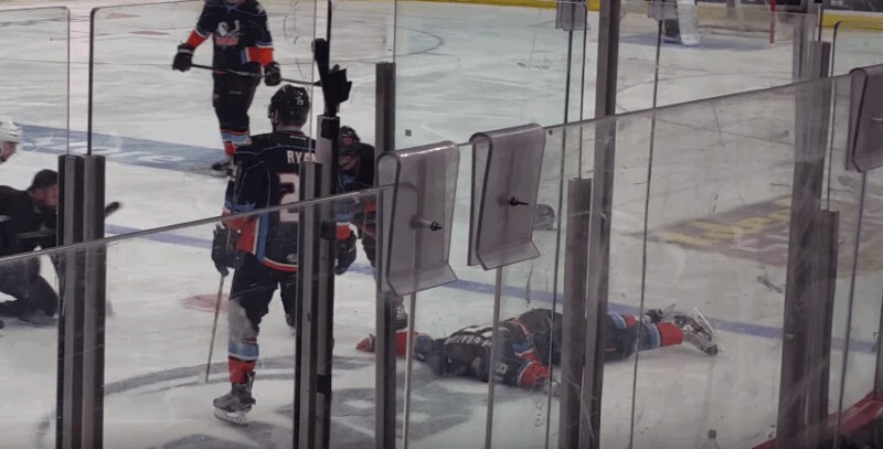 Un joueur mis KO en AHL