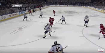 Une passe de toute beauté de Dylan Larkin