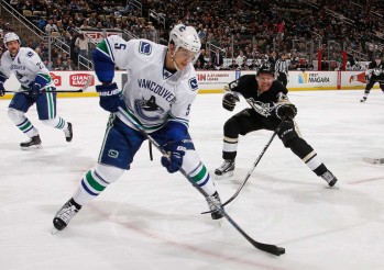 Un assist de Luca Sbisa dans la défaite rageante des Canucks. Hattrick d'Evgeni Malkin