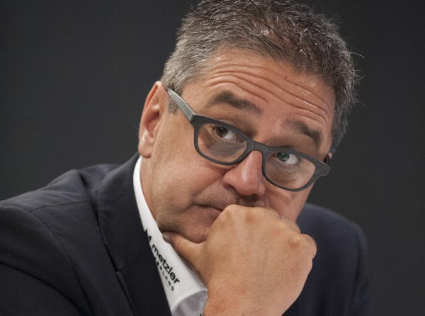 Chronique à lire : l'Ours malade de son arrogance