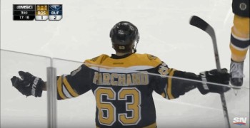 Un bien joli but en solo de Brad Marchand