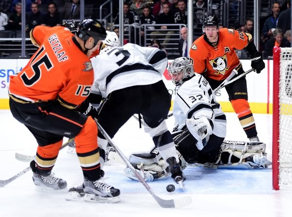 Ryan Getzlaf est le second joueur des Ducks à atteindre le plateau des 500 assists, qui était le premier ?