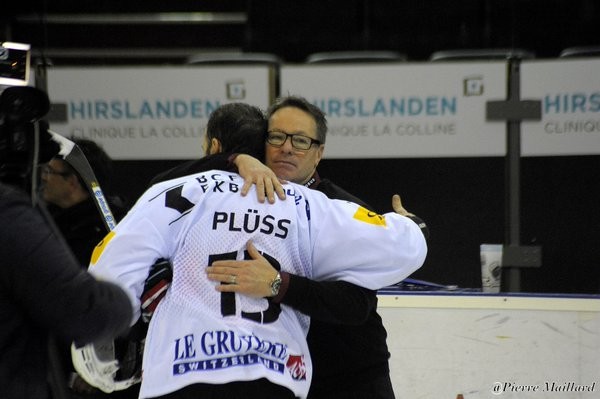 Superbes photos d'émotion de l'après-match Genève-Fribourg