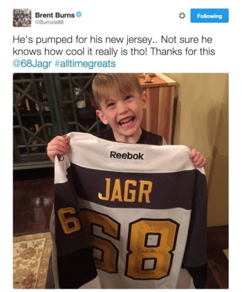 Jaromi Jagr offre un beau cadeau au fils de Brent Burns