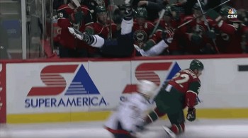 A voir : Tom Wilson manque sa charge sur Niederreiter et fini sur le banc du Wild