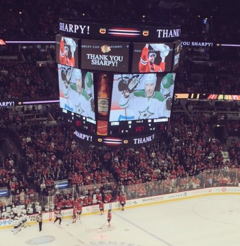Bel hommage des Blackhawks pour deux de leurs anciens joueurs