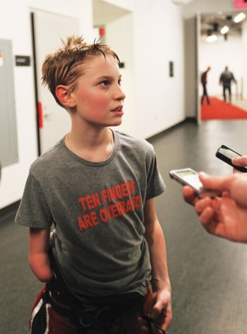 Une seule main, mais pas de handicap