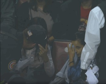 A voir : Carter Hutton offre sa canne à une jeune fille blessée par son puck