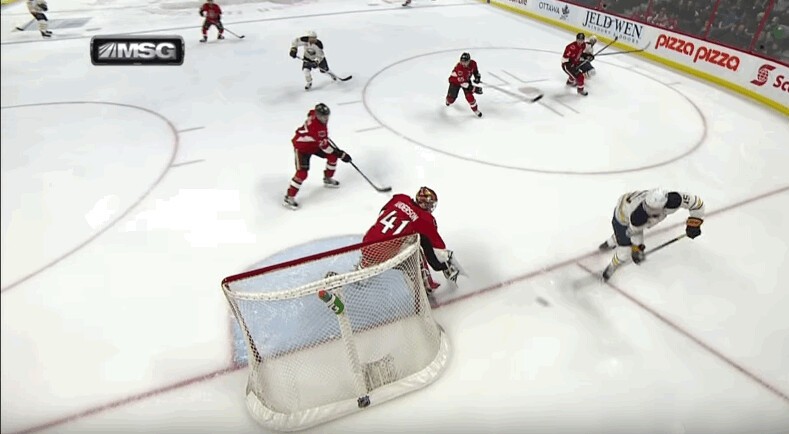 Quelle passe de Jack Eichel !