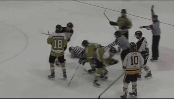 Mauvais timing pour un juge de ligne