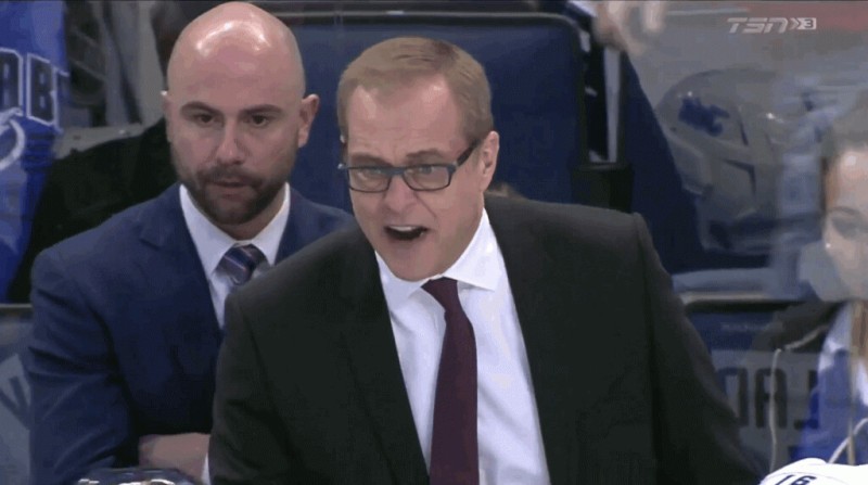 Leur coach éjecté du match, les Jets recollent au score