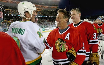 38'000 fans pour le match des Anciens entre les North Stars et les Blackhawks