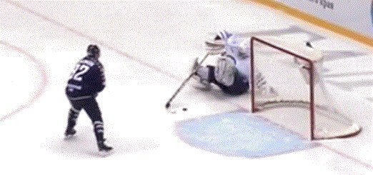 Une chute quelque peu embarrassante pour un gardien de KHL