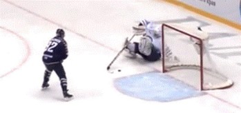 Une chute quelque peu embarrassante pour un gardien de KHL