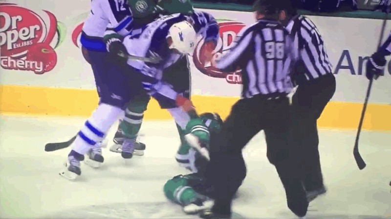 Antoine Roussel n'aurait pas dû provoquer Dustin Byfuglien