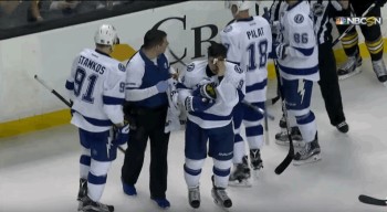 NHL : deux joueurs touchés en pleine tête par le puck