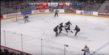 Dylan Strome se joue de 4 adversaires pour aller marquer