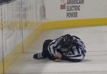 Mark Fayne s'offre un juge de ligne